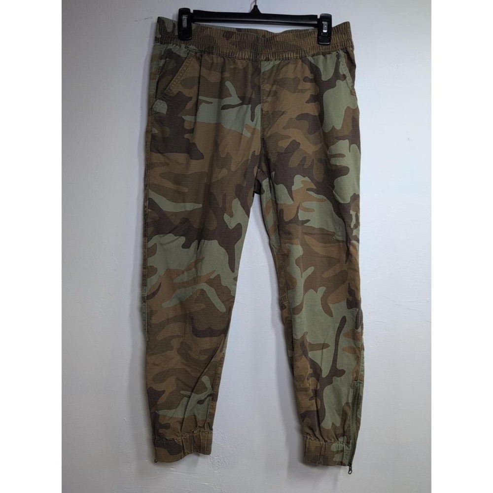 Levi‎ medium camo joggers